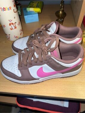 Nike Low-Top Sneakers in White, Brown & Pink
